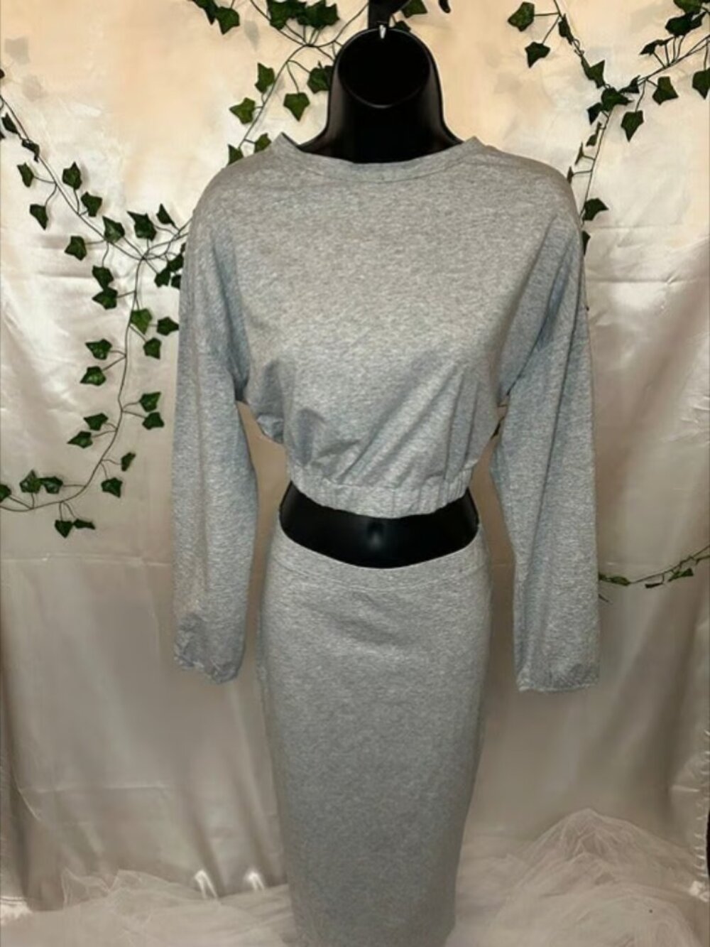 BRAND NEW/NEVER WORN (NWOT) - SHEIN Drop Shoulder Crop Pullover and Pencil Skirt